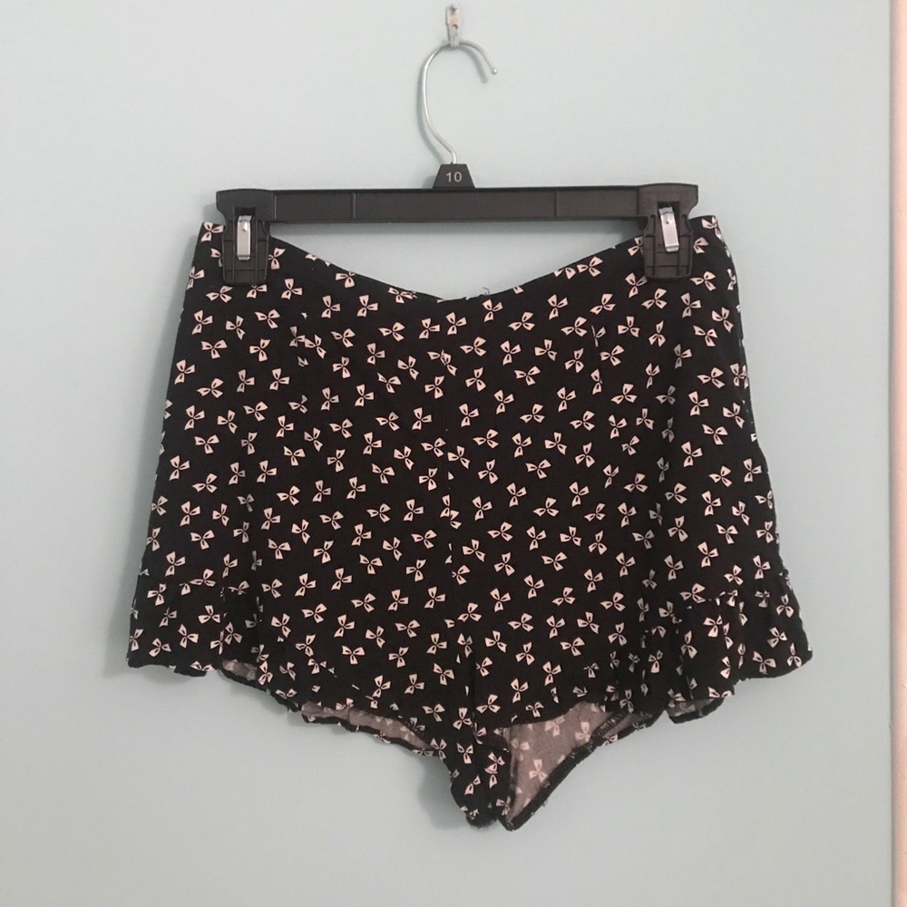 URBAN FLOWY SHORTS - Picture 2 of 4